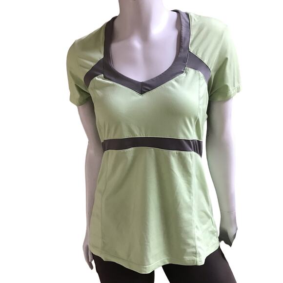 Sugoi Green Running T-Shirt with Pocket Short Sleeve Shirt Women's Size Large - Picture 3 of 7
